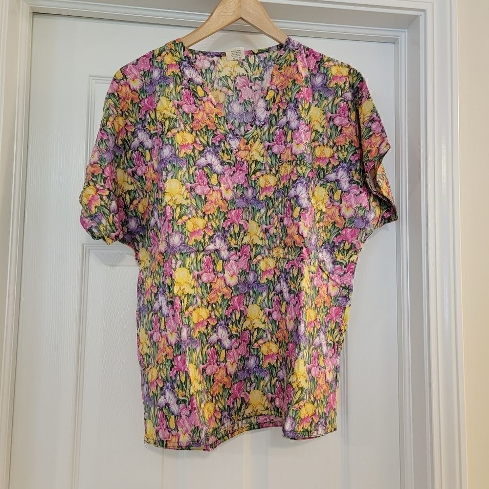 Floral scrub top spring Easter size medium